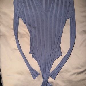 MISSGUIDED Ribbed V-Neck Long Sleeve Top in Blue